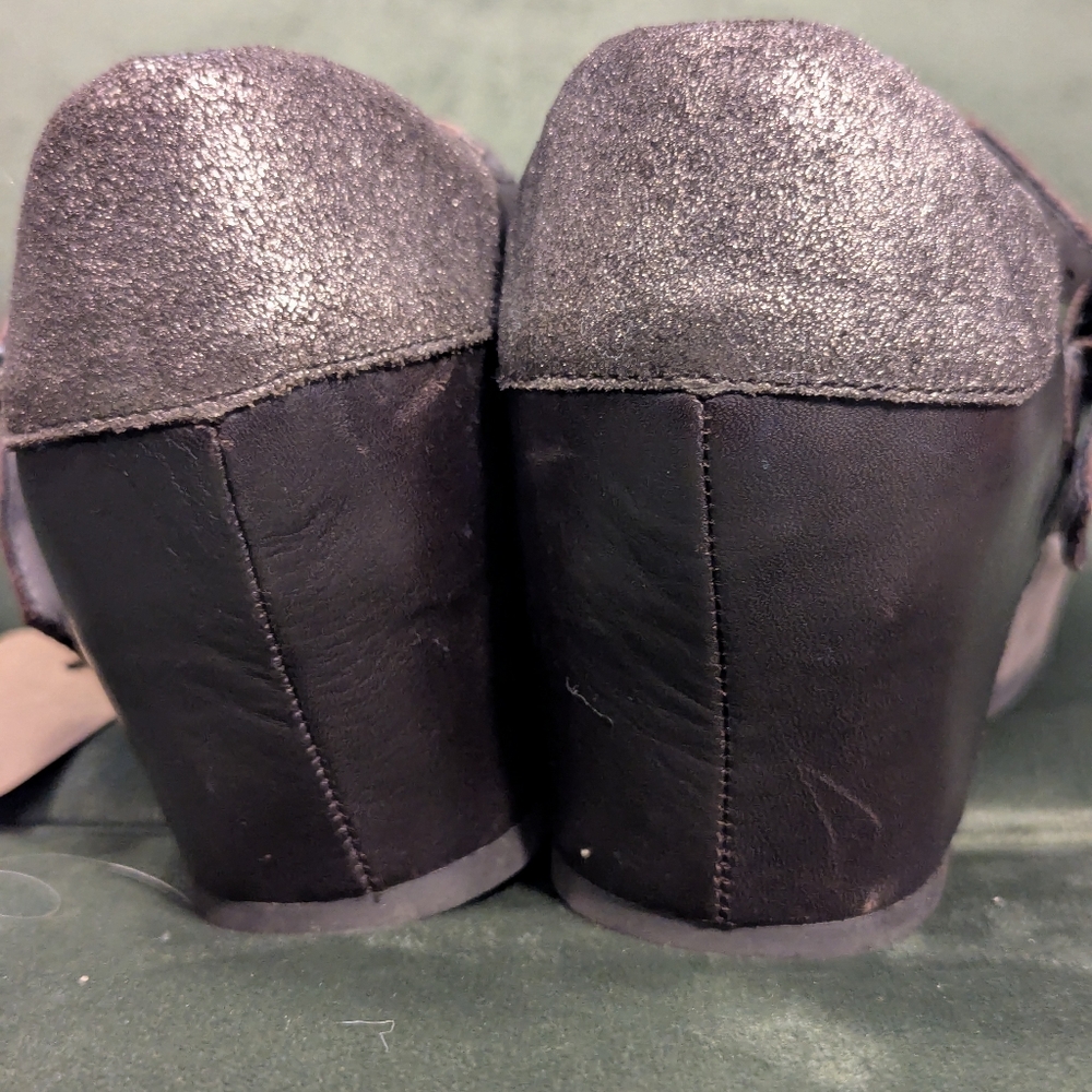 Elegant OTBT Metallic Mary Jane Wedges Size 8 - Picture 3 of 6